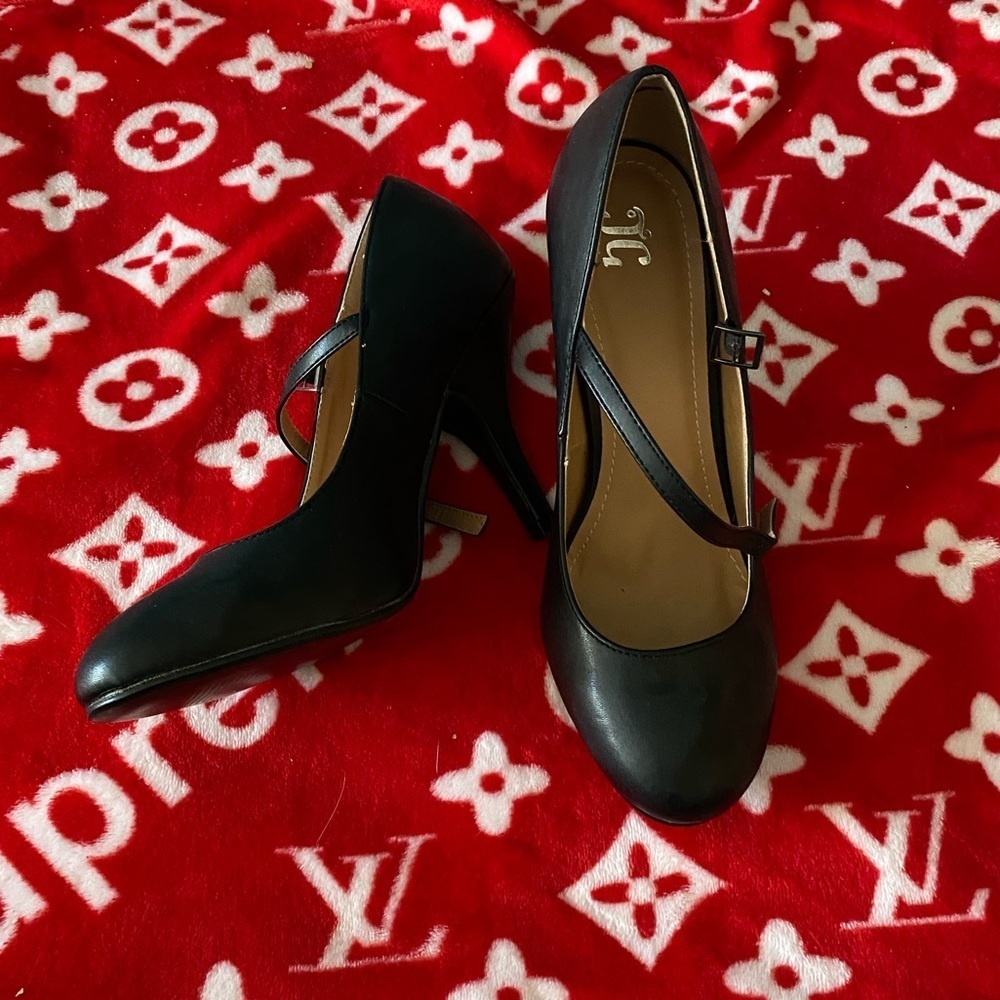New. Leather Mary Jane heels 10 black​​​​